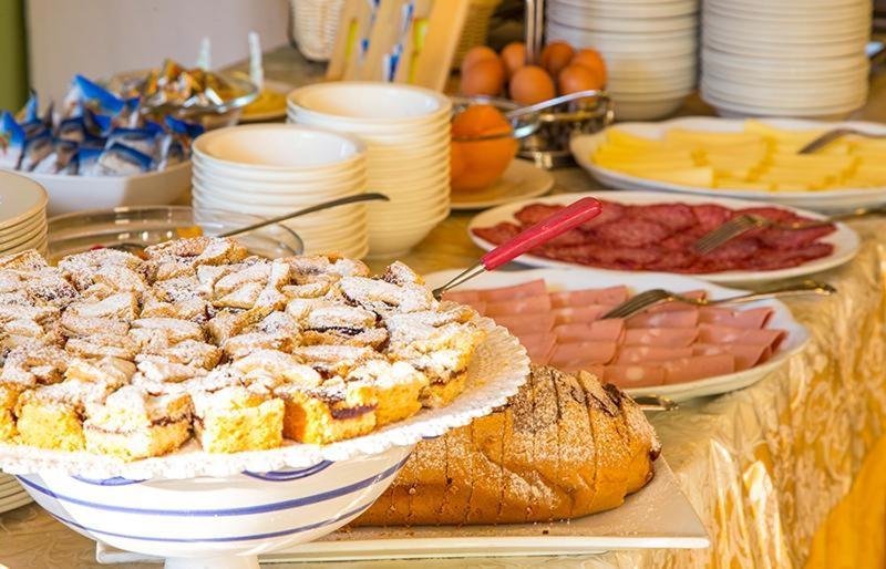 Hotel Adriatico 벨레지아아지마리나 외부 사진